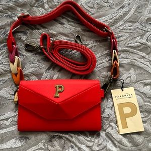 Sale, marca colombiana, perfecta para salir es en cuero la cartera dura mucho